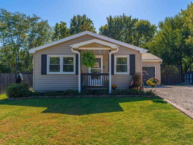 House for sale in Clinton, DeWitt County