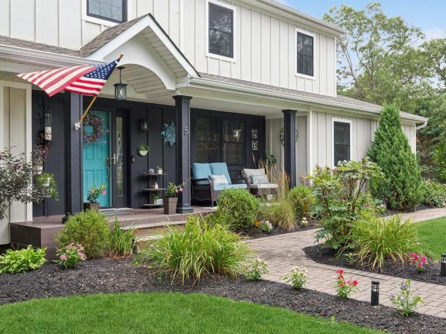 House for sale in Holtsville