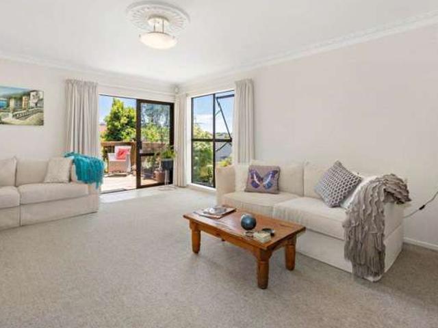 Townhouse for rent in Mount Roskill