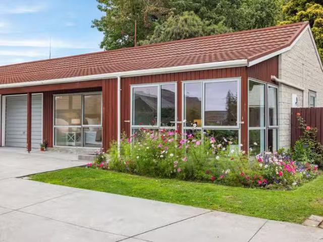House for sale in Chaslands, Canterbury