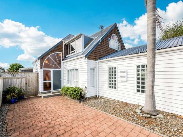 House for sale in Westmere