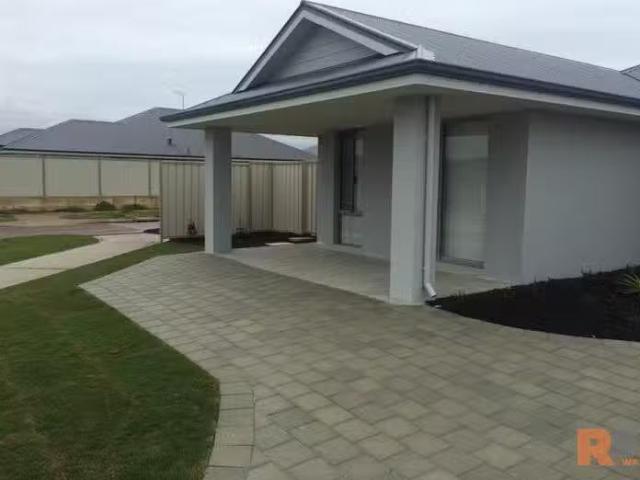 House for rent in Secret Harbour
