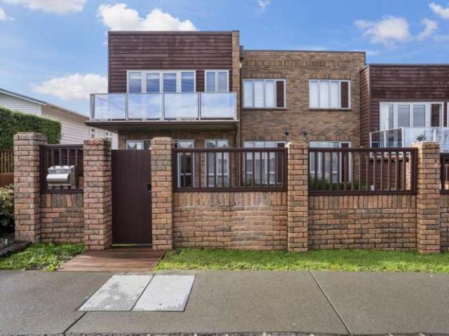 Townhouse for sale in Onehunga