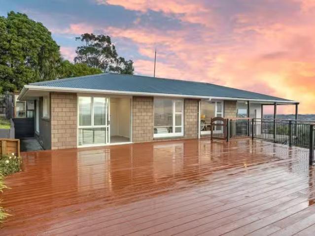 House for sale in Chaslands, Canterbury