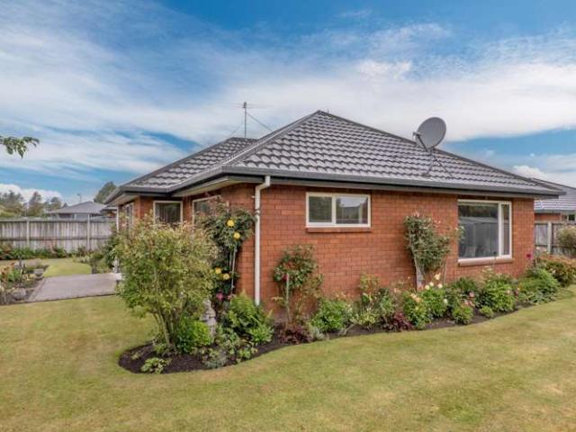 Townhouse for sale in Charing Cross, Canterbury