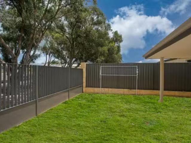 House for rent in Madora Bay