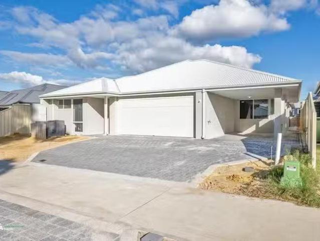 House for rent in Madora Bay