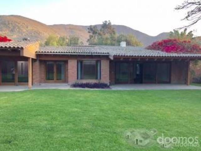 5bedroom, 4.5 Single Family House In A Great Location! 5bedroom, 4.5 Single Family House In A Great Location!
