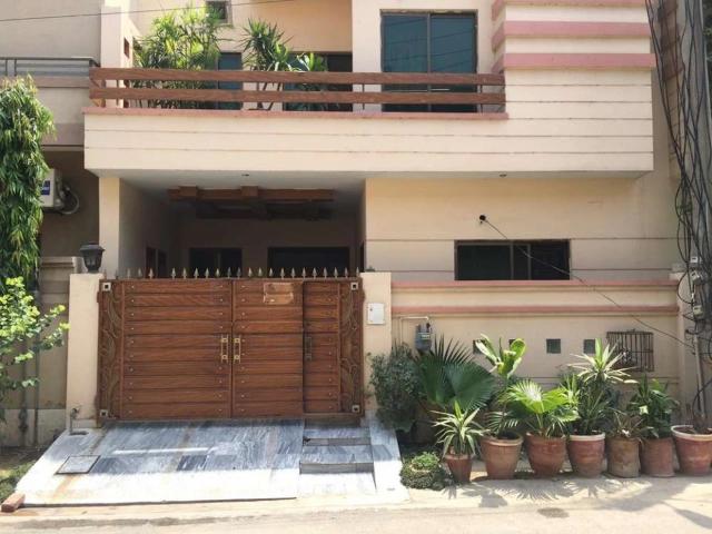 House for sale in WAPDA Town, کھمبے