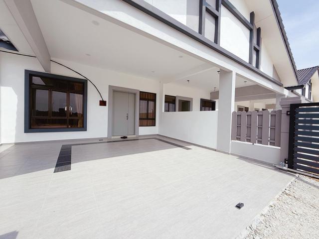 Terraced House for sale in Malaka