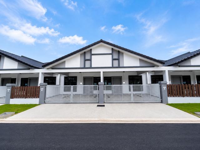 Terraced House for sale in Malaka
