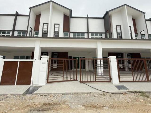 Terraced House for sale in Malaka