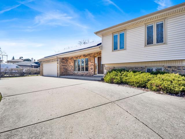House for sale in Itasca, Illinois