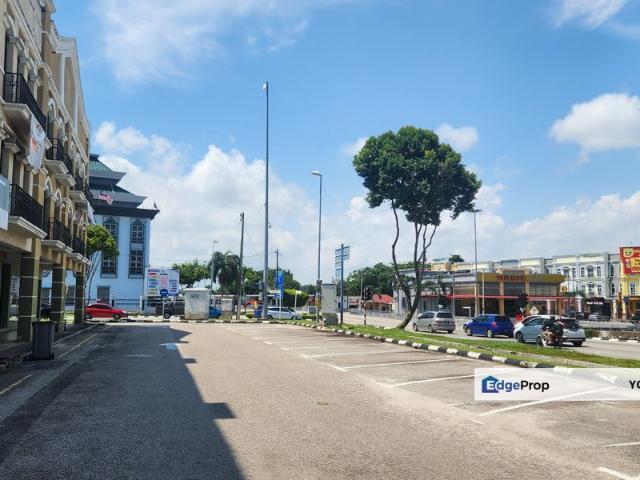 Shop for sale in Malaka