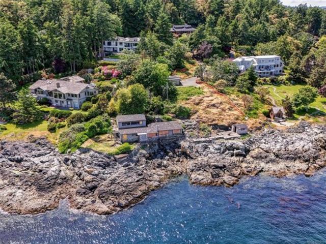 House for sale in Saanich, British Columbia