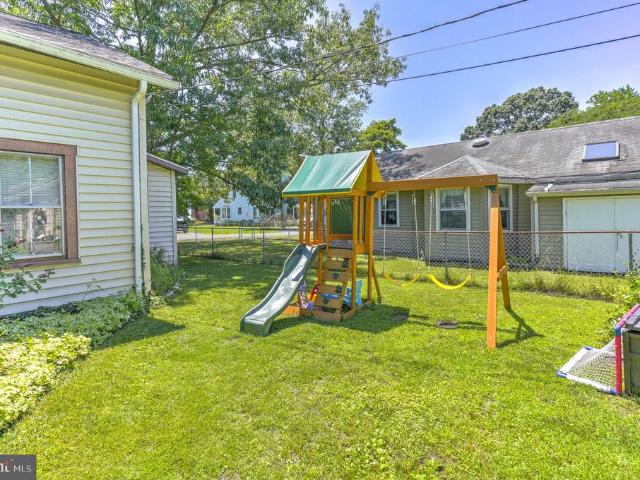 House for sale in Deale