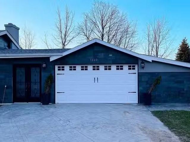 Condo for rent in Ancaster