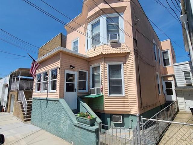 House for sale in Hudson, New Jersey
