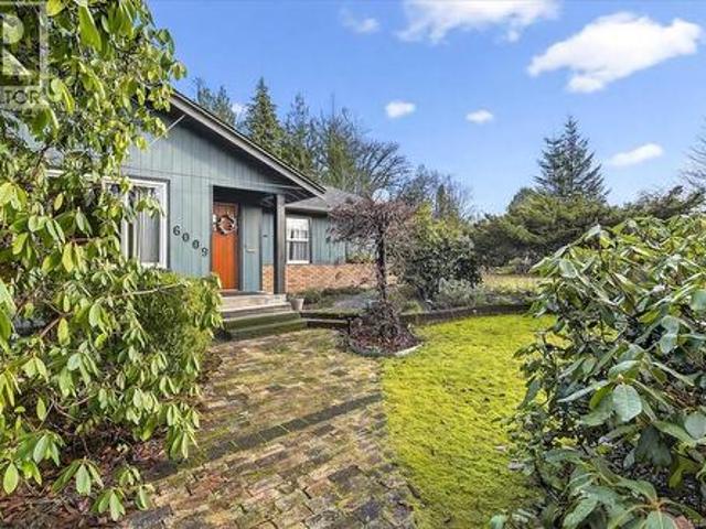 House for sale in Clayoquot, British Columbia