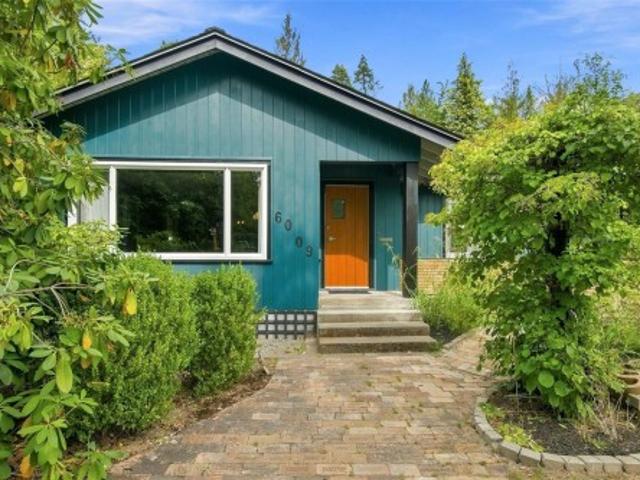 House for sale in Clayoquot, British Columbia