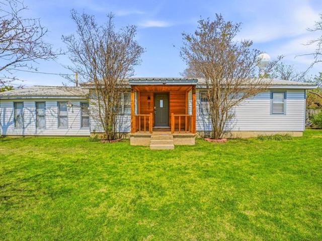 House for sale in Hamilton, Texas