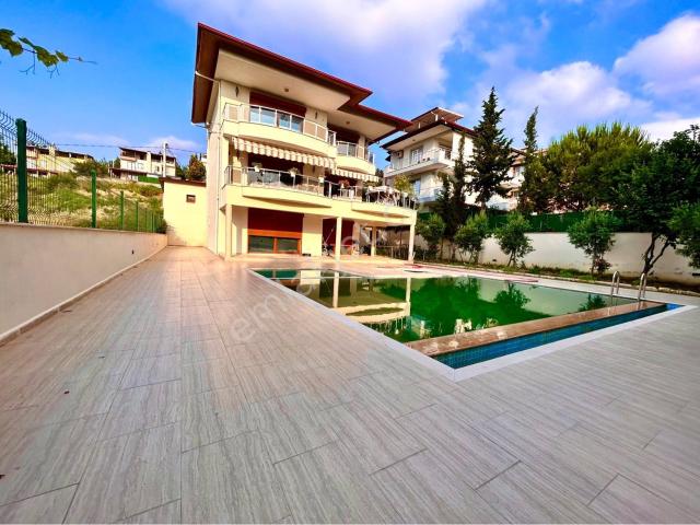 Kuşadasi, Aydin içerisinde satılık Arsa