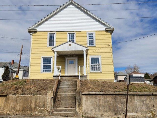 House for sale in Clarksburg, West Virginia