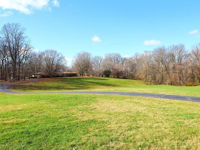 House for sale in Edmonton, Kentucky