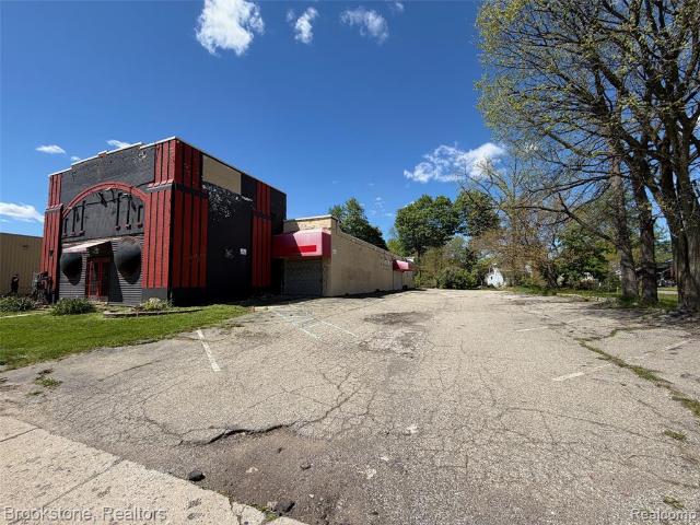 Commercial for sale in Pontiac, Michigan