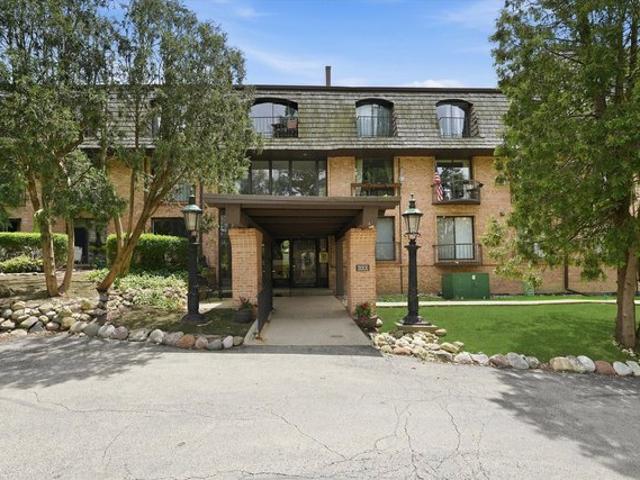 Condo for sale in Barrington, Illinois