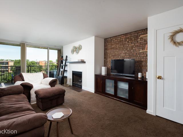 Condo for sale in Lisle, Illinois