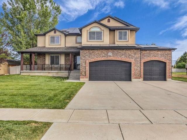 House for sale in Hooper, Utah