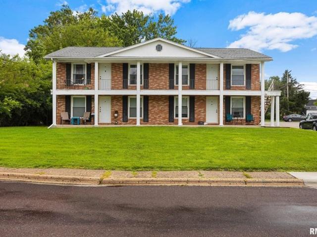 House for sale in Washington, Illinois
