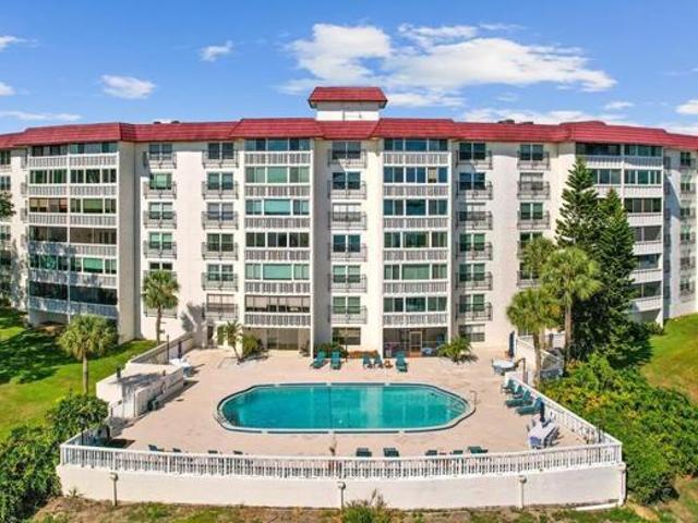 Condo for sale in Mount Dora, Florida