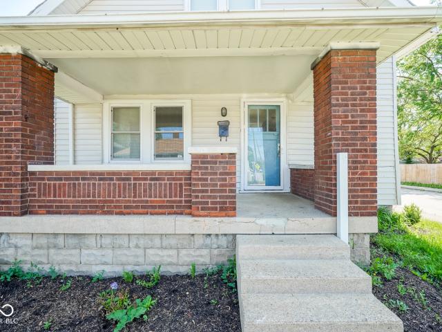 House for sale in Near Eastside, Camby