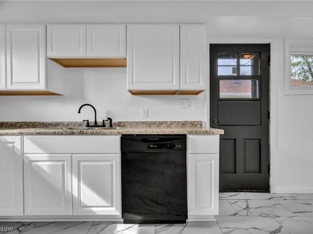 House for sale in Meadowbrook Market Square, Bedford
