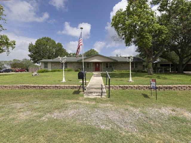 House for sale in Jourdanton, Texas
