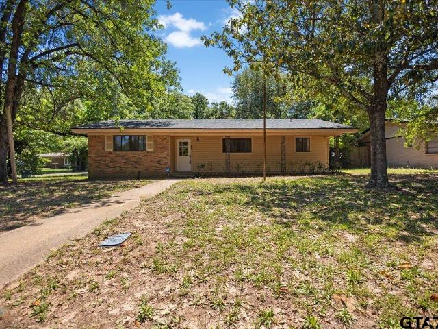 House for sale in Henderson, Texas