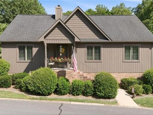 House for sale in Pfafftown, North Carolina
