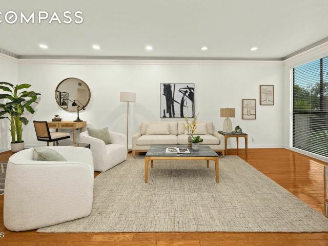 Townhouse for sale in Pasadena