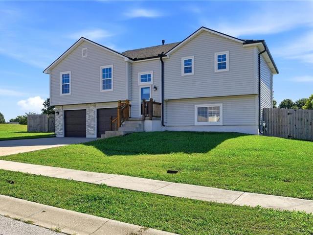 House for sale in Sni-A-Bar Crossing, Grain Valley