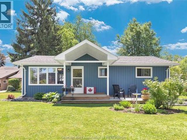 House for sale in Erie Beach, Southwestern Ontario