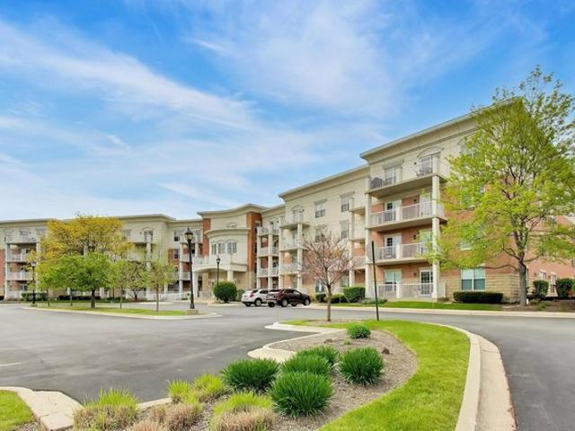 Condo for sale in Arlington Heights, Illinois