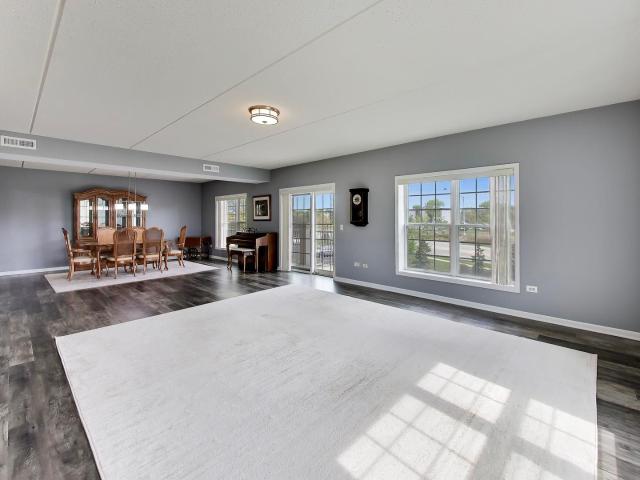 Condo for sale in Arlington Heights, Illinois