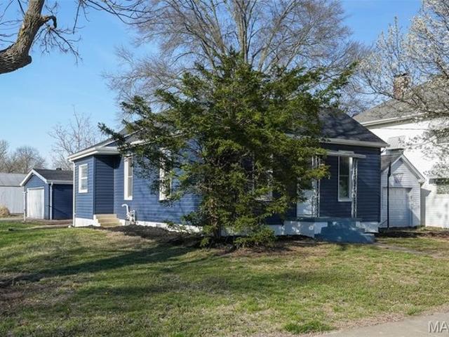 House for sale in Alhambra, Illinois