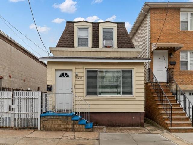 House for sale in Hudson, New Jersey