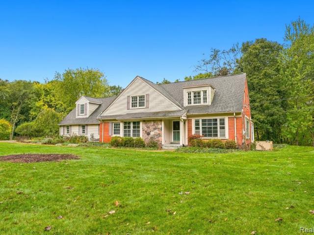 House for sale in Goodison, Oakland Charter Township