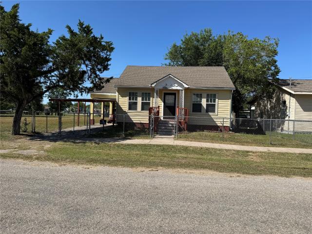 House for sale in Cuero