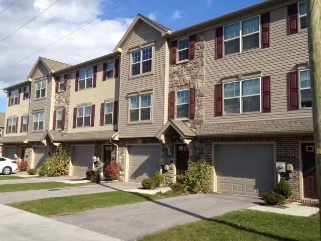 Condo for rent in York