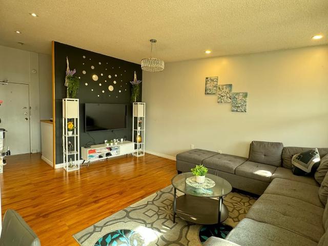 Condo for sale in Toronto, Golden Horseshoe